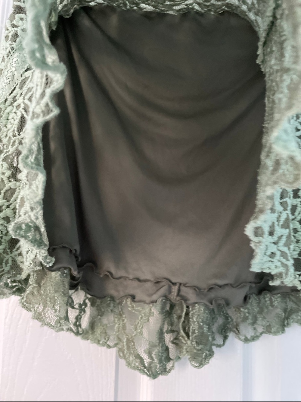 Kimchi Blue Karina Lace mini skirt NWOT - Picture 4 of 5